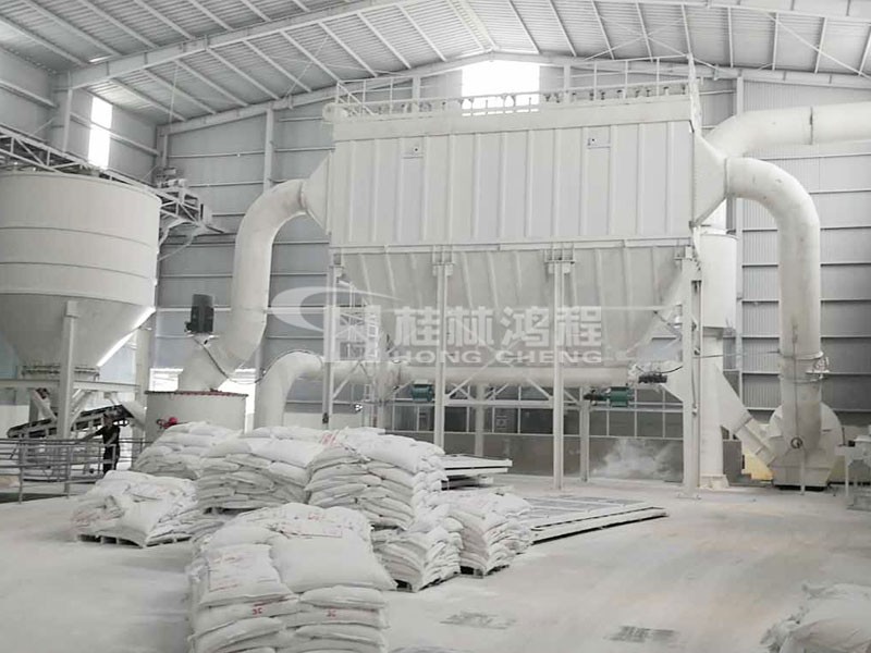 超細(xì)重晶石磨粉機(jī)HCH超細(xì)環(huán)輥磨粉機(jī)湖南客戶生產(chǎn)車(chē)間