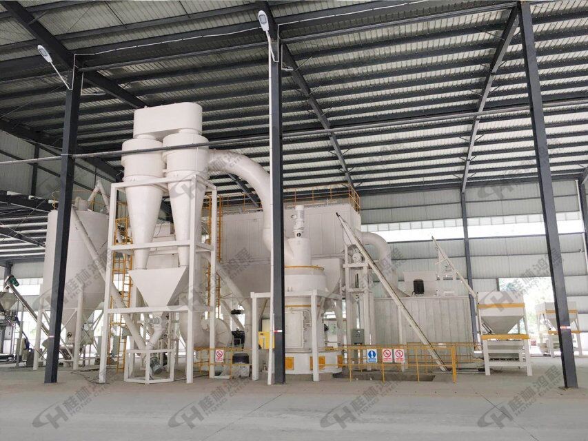 超細(xì)重晶石磨粉機(jī)HCH超細(xì)環(huán)輥磨粉機(jī)湖南客戶生產(chǎn)車(chē)間