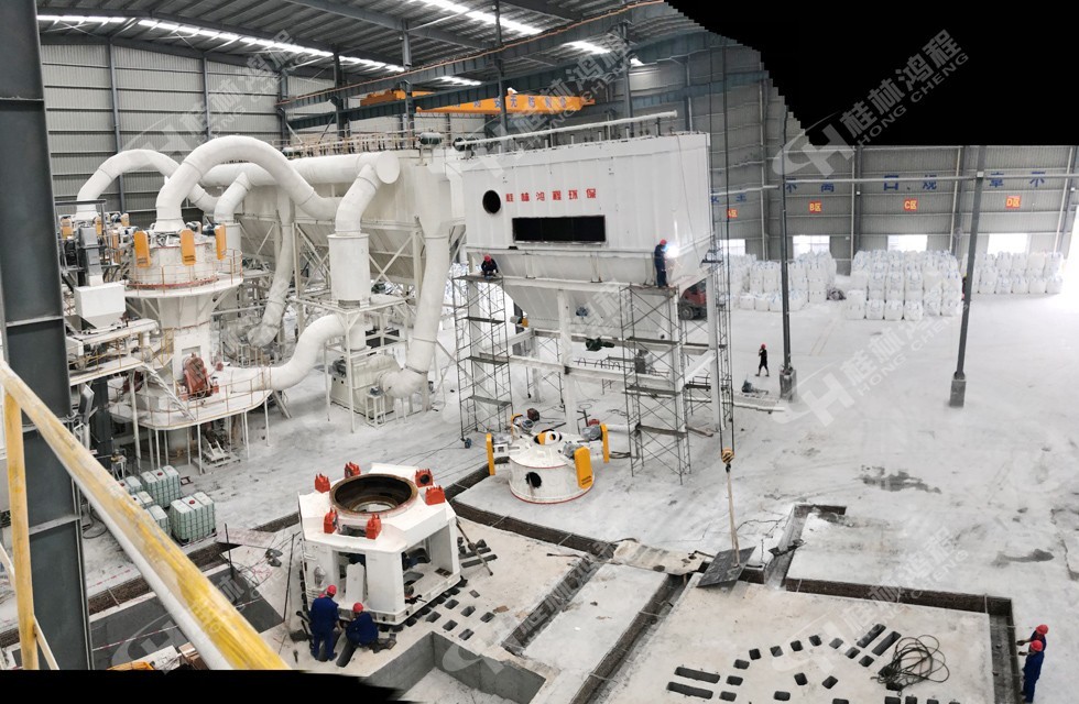 桂林鴻程兩條HLMX1300超細(xì)立磨生產(chǎn)線有序安裝中 桂林鴻程兩條HLMX1300超細(xì)立磨生產(chǎn)線有序安裝中