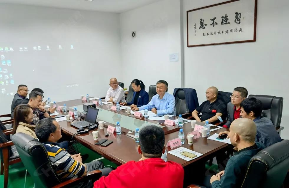 歡迎廣西塑料行業(yè)協(xié)會(huì)一行蒞臨桂林鴻程礦山機(jī)械廠參觀指導(dǎo)! 歡迎廣西塑料行業(yè)協(xié)會(huì)一行蒞臨桂林鴻程礦山機(jī)械廠參觀指導(dǎo)!