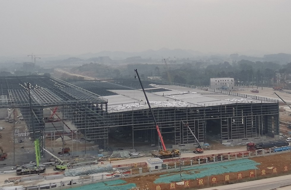 桂林鴻程礦山投資兩江寶山工程進度，2022年1月4日桂林鴻程礦山機械寶山工業園車間封頂大吉。